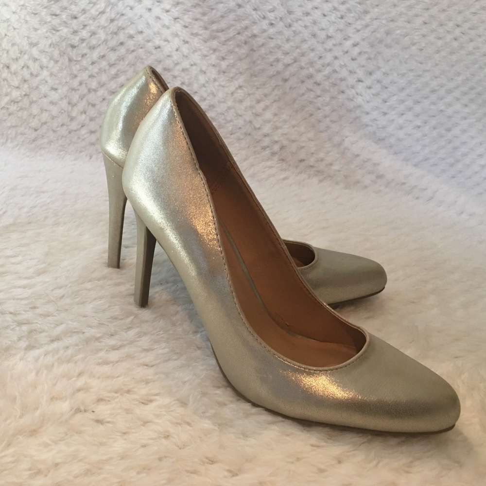 NWOT Lauren Conrad heels